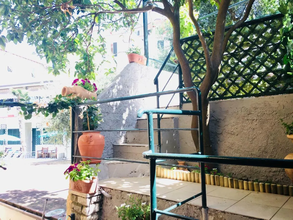Hotel Il Giardino Segreto Tellaro Affittacamere